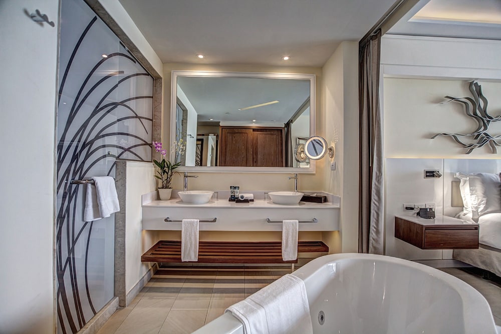 Grand Lido Negril Au-Naturel, An Autograph Collection All-Inclusive Resort - Adults Only — Hotel rooms in Negril
