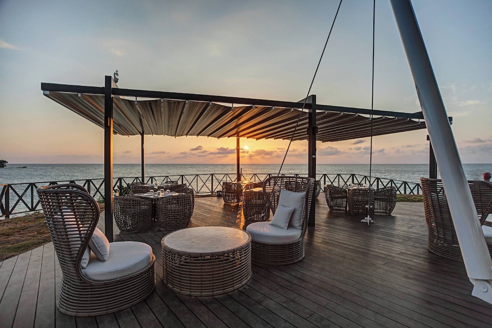 Grand Lido Negril Au-Naturel, An Autograph Collection All-Inclusive Resort - Adults Only — Restaurant & bars in Negril