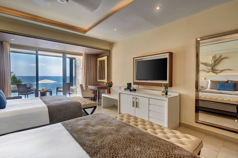 Grand Lido Negril Au-Naturel, An Autograph Collection All-Inclusive Resort - Adults Only — Hotel rooms in Negril