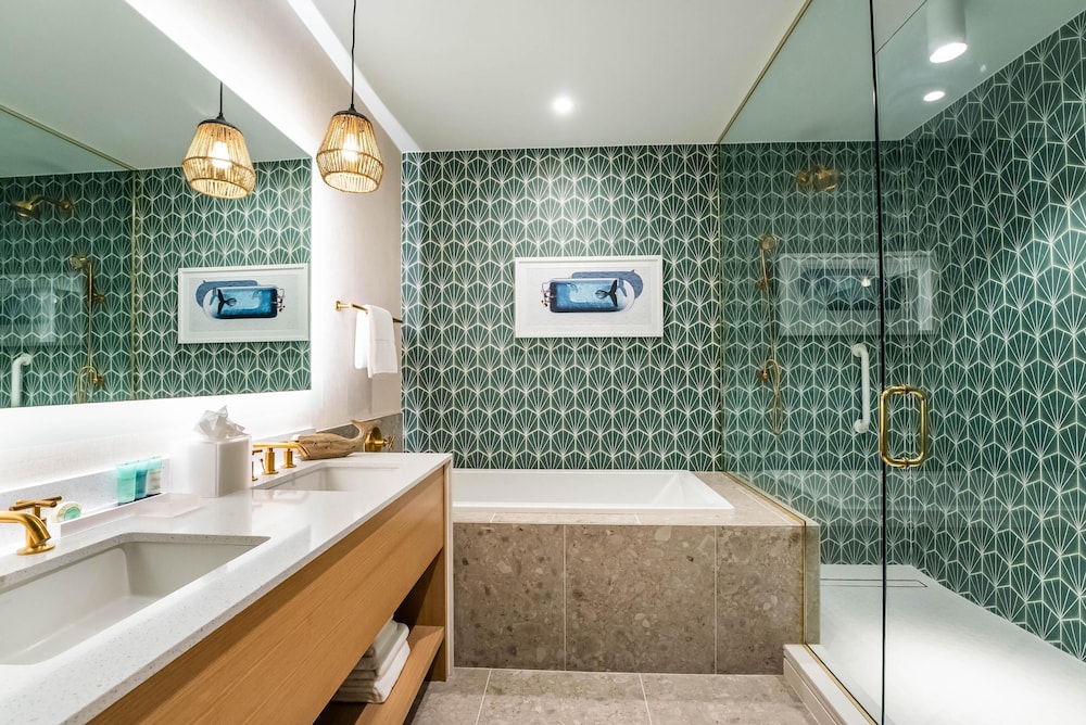 Embassy Suites By Hilton Orlando Sunset Walk — Hotel rooms in Kissimmee, Florida