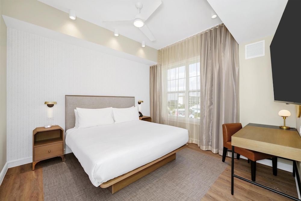 Embassy Suites By Hilton Orlando Sunset Walk — Hotel rooms in Kissimmee, Florida