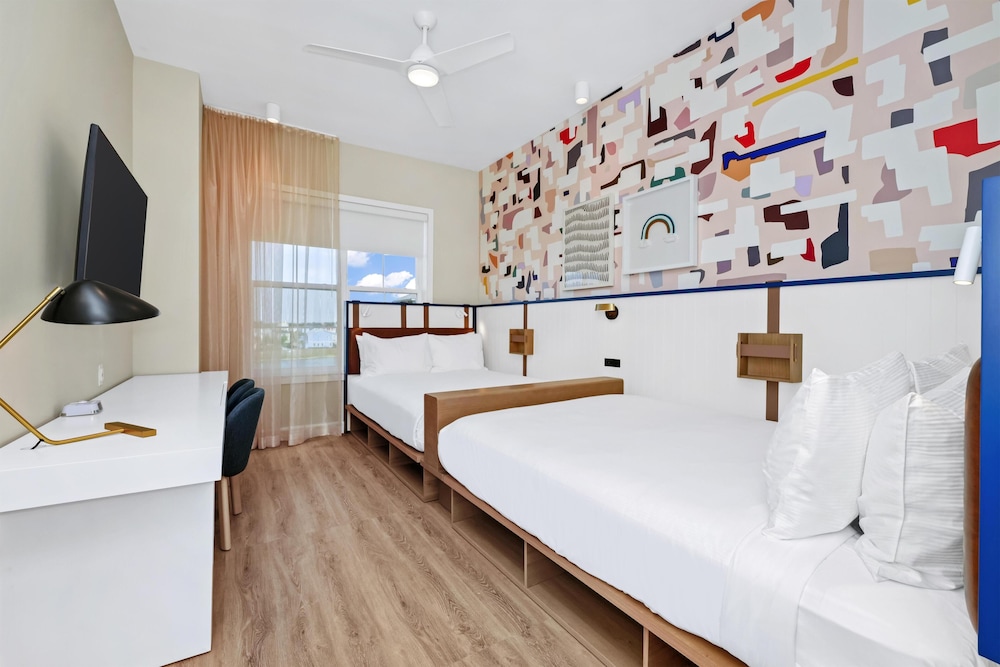 Embassy Suites By Hilton Orlando Sunset Walk — Hotel rooms in Kissimmee, Florida