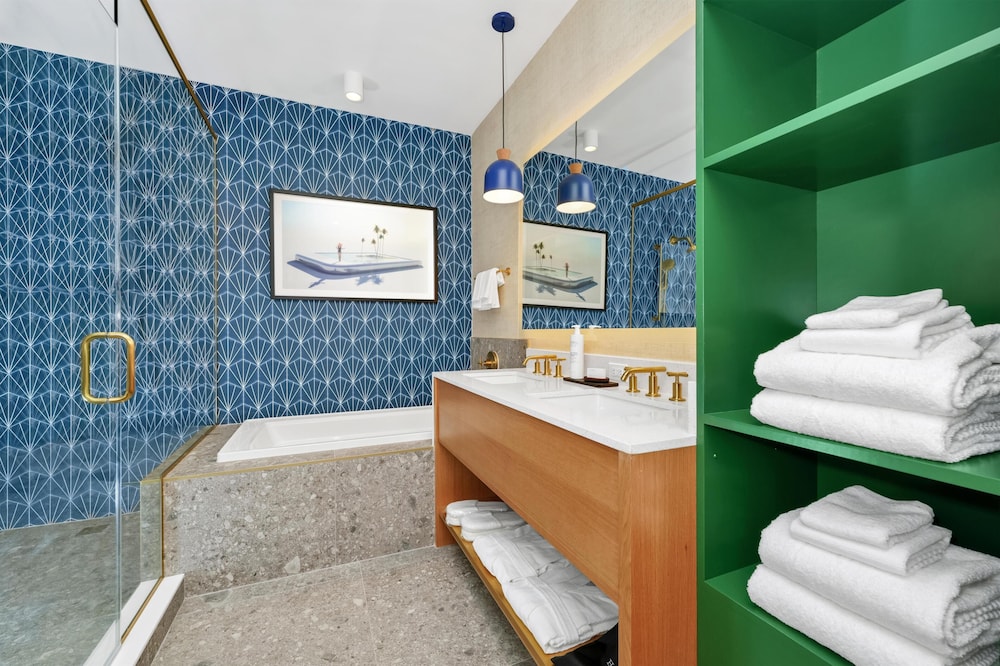 Embassy Suites By Hilton Orlando Sunset Walk — Hotel rooms in Kissimmee, Florida