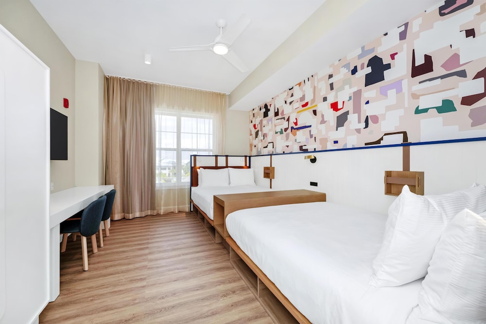 Embassy Suites By Hilton Orlando Sunset Walk — Hotel rooms in Kissimmee, Florida