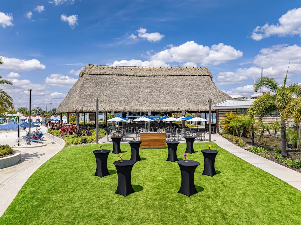 Embassy Suites By Hilton Orlando Sunset Walk — Restaurant & bars in Kissimmee, Florida