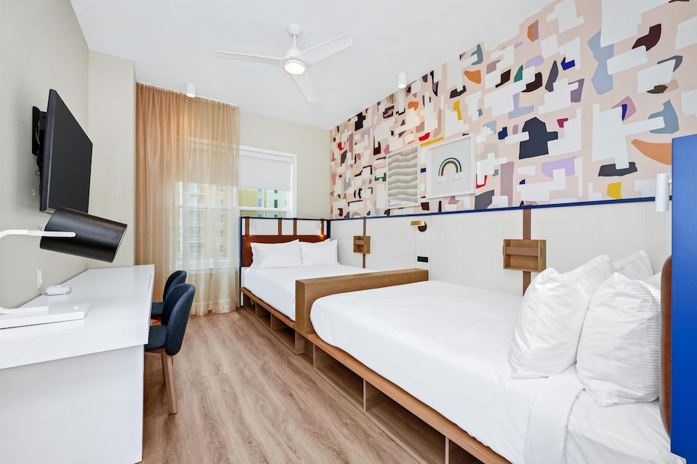 Embassy Suites By Hilton Orlando Sunset Walk — Hotel rooms in Kissimmee, Florida