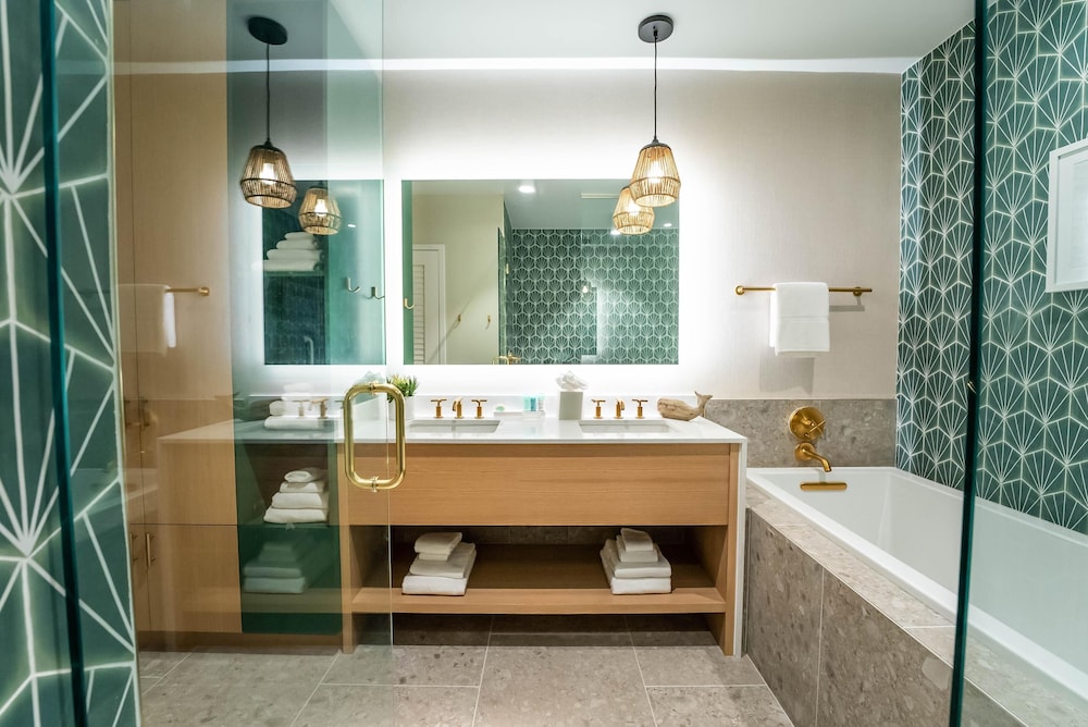 Embassy Suites By Hilton Orlando Sunset Walk — Hotel rooms in Kissimmee, Florida