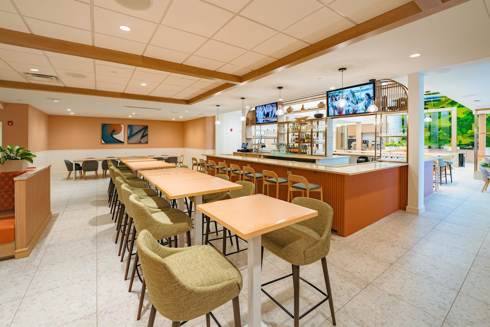 Embassy Suites By Hilton Orlando Sunset Walk — Restaurant & bars in Kissimmee, Florida