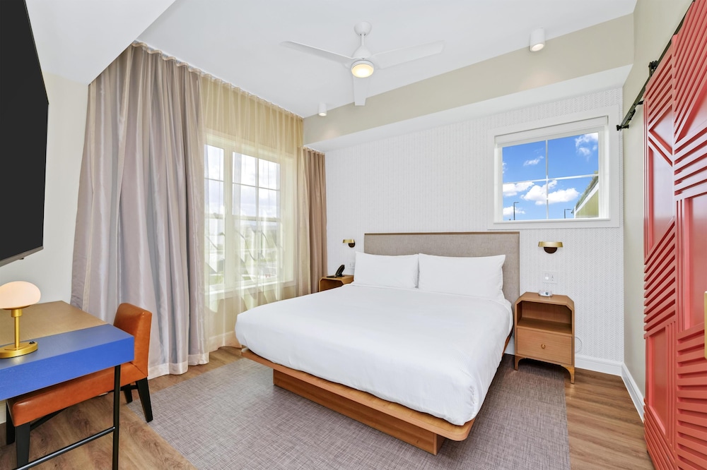 Embassy Suites By Hilton Orlando Sunset Walk — Hotel rooms in Kissimmee, Florida