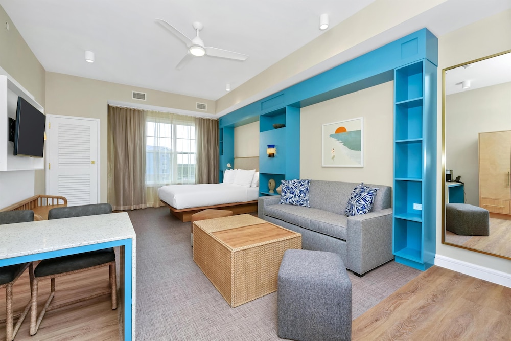 Embassy Suites By Hilton Orlando Sunset Walk — Hotel rooms in Kissimmee, Florida