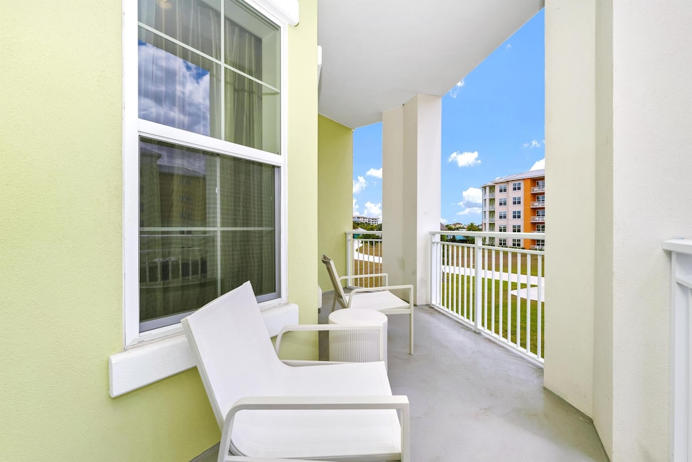 Embassy Suites By Hilton Orlando Sunset Walk — Hotel rooms in Kissimmee, Florida