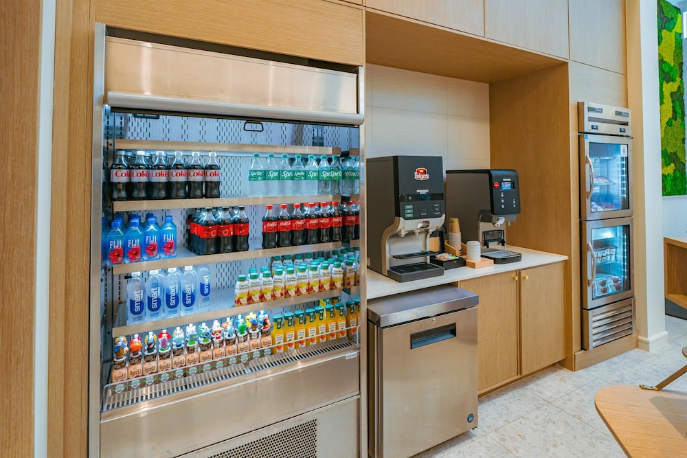 Embassy Suites By Hilton Orlando Sunset Walk — Restaurant & bars in Kissimmee, Florida