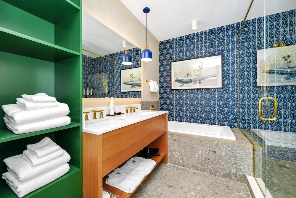 Embassy Suites By Hilton Orlando Sunset Walk — Hotel rooms in Kissimmee, Florida