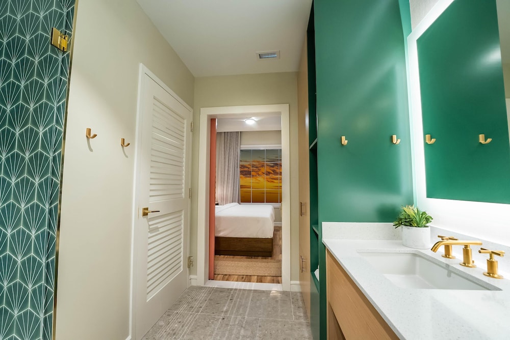 Embassy Suites By Hilton Orlando Sunset Walk — Hotel rooms in Kissimmee, Florida