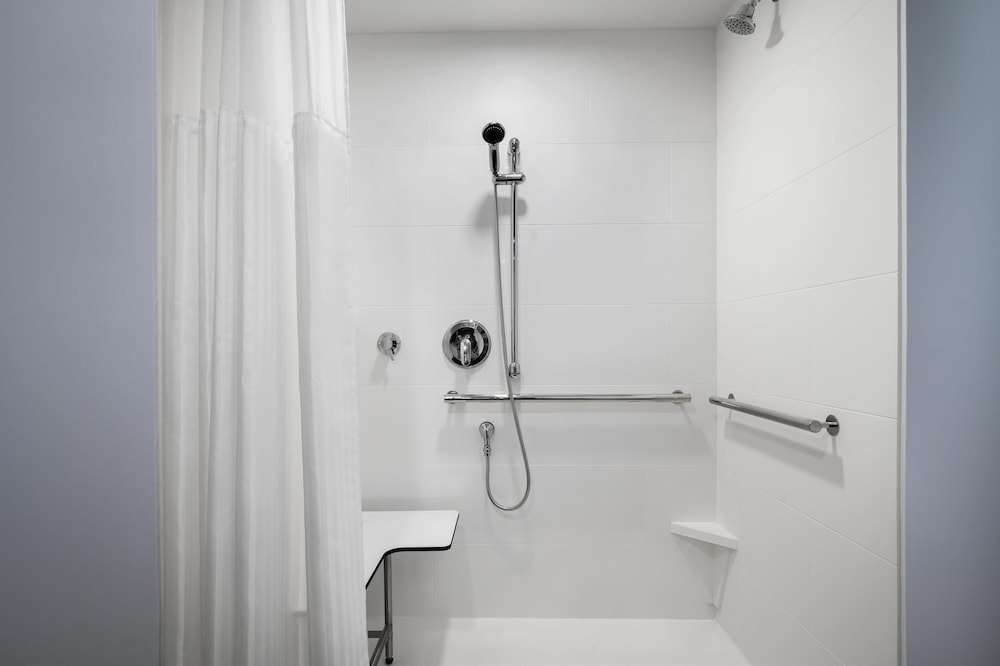 Hilton Garden Inn Millenia near Universal Orlando Resort — Hotel rooms in Orlando, Florida