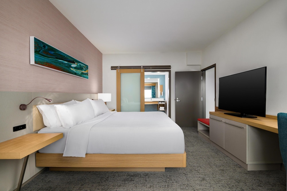 Hilton Garden Inn Millenia near Universal Orlando Resort — Hotel rooms in Orlando, Florida