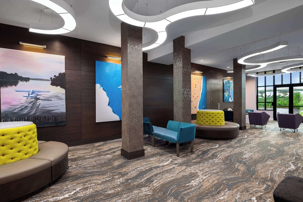Hilton Garden Inn Millenia near Universal Orlando Resort — Hotel building in Orlando, Florida