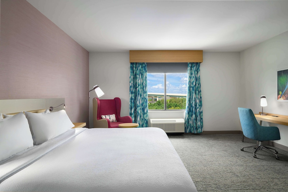 Hilton Garden Inn Millenia near Universal Orlando Resort — Hotel rooms in Orlando, Florida