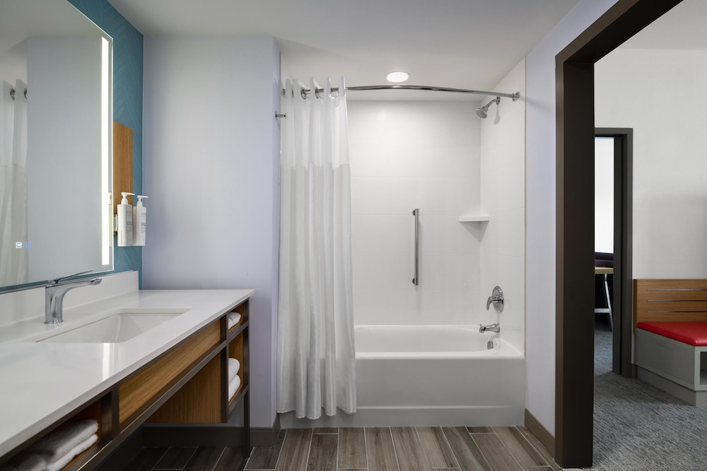 Hilton Garden Inn Millenia near Universal Orlando Resort — Hotel rooms in Orlando, Florida