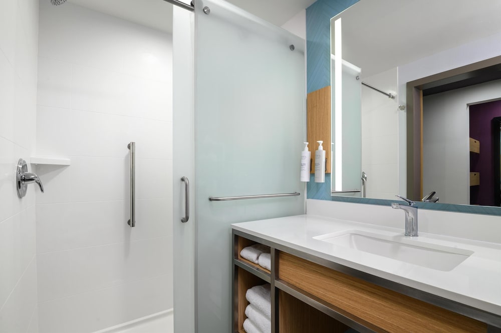 Hilton Garden Inn Millenia near Universal Orlando Resort — Hotel rooms in Orlando, Florida