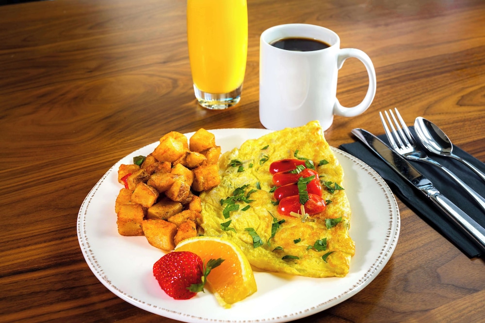 Hilton Garden Inn Millenia near Universal Orlando Resort — Restaurant & bars in Orlando, Florida