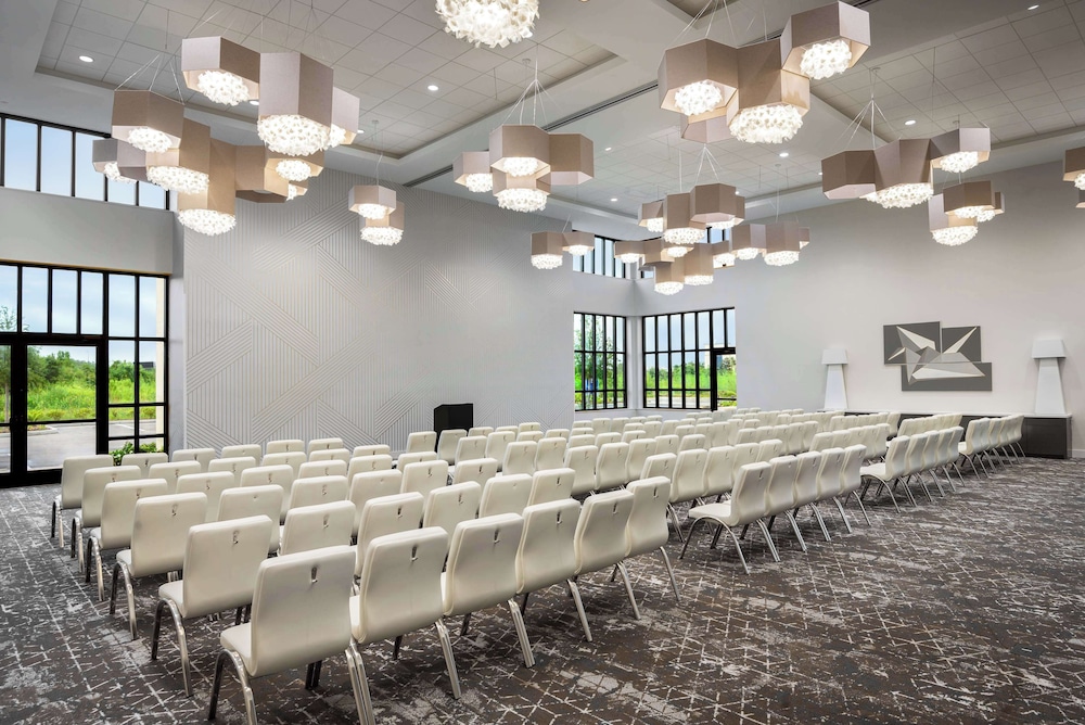Hilton Garden Inn Millenia near Universal Orlando Resort — Hotel building in Orlando, Florida