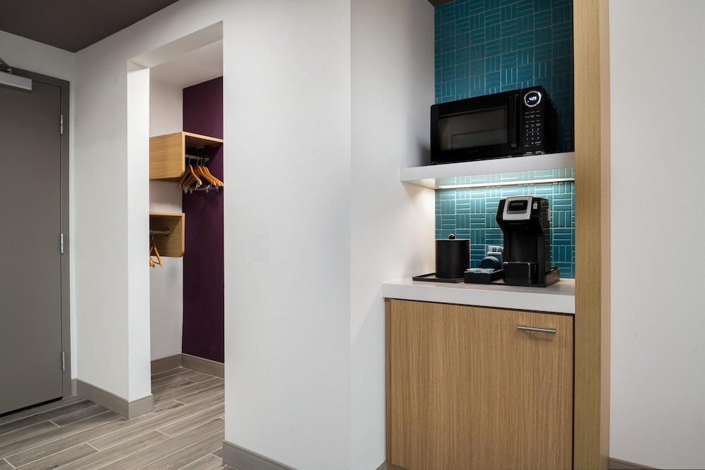 Hilton Garden Inn Millenia near Universal Orlando Resort — Hotel rooms in Orlando, Florida
