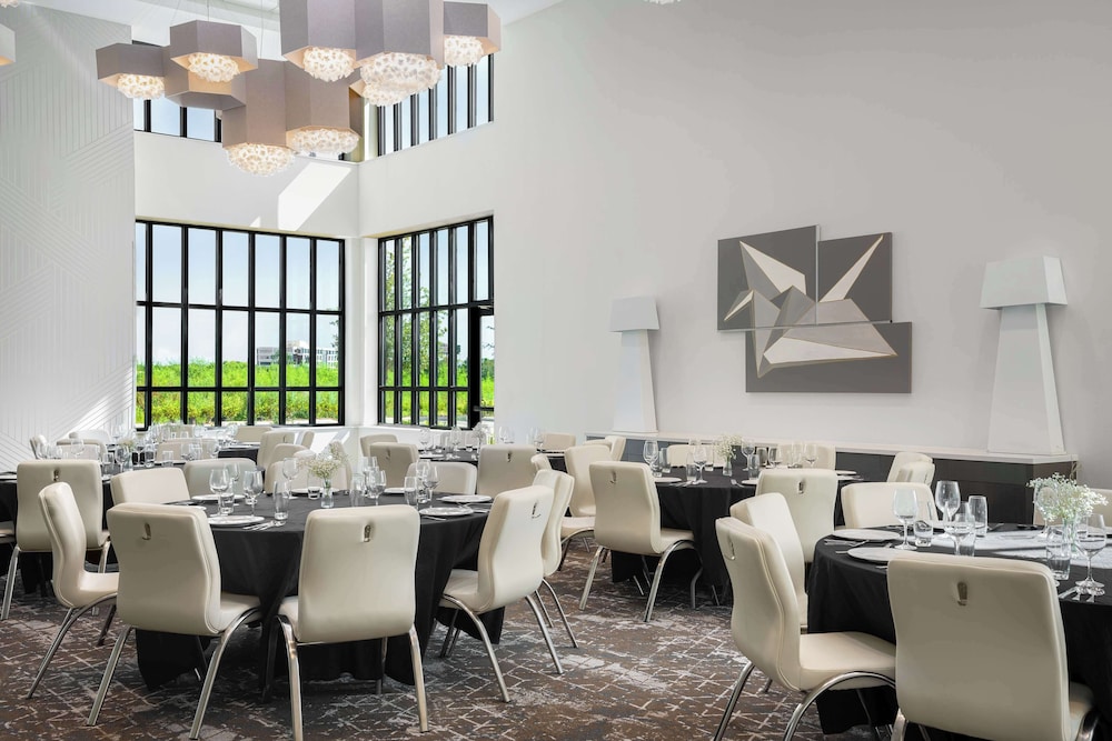 Hilton Garden Inn Millenia near Universal Orlando Resort — Restaurant & bars in Orlando, Florida
