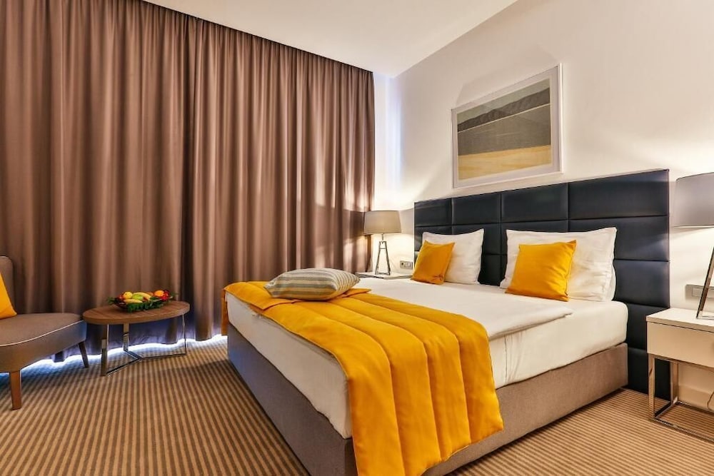 Hotel Rivijera — Hotel rooms in Petrovac, Budva Municipality