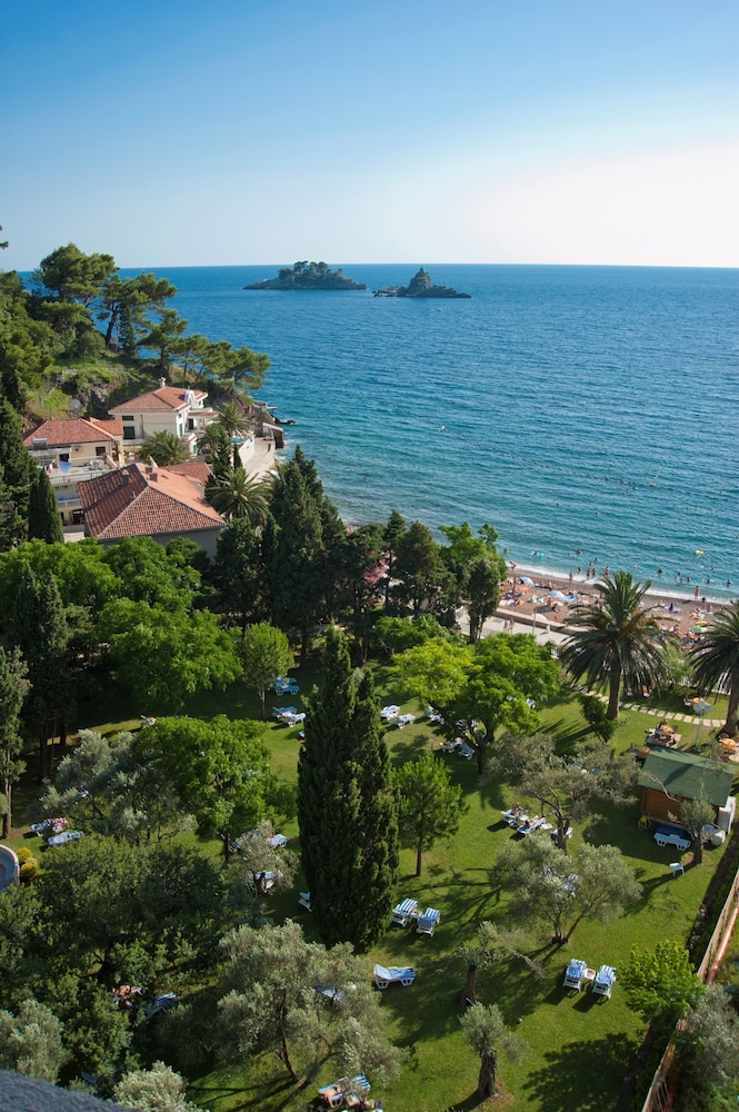 Hotel Rivijera — Beach in Petrovac, Budva Municipality