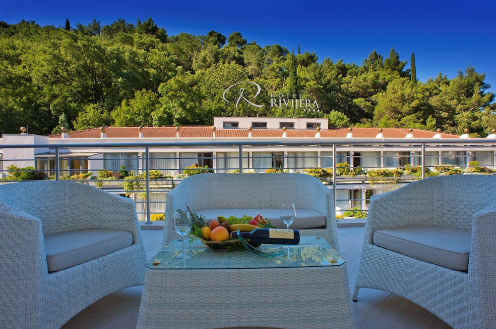 Hotel Rivijera — Hotel building in Petrovac, Budva Municipality