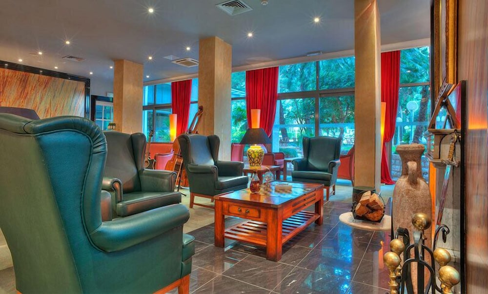 Hotel Rivijera — Restaurant & bars in Petrovac, Budva Municipality