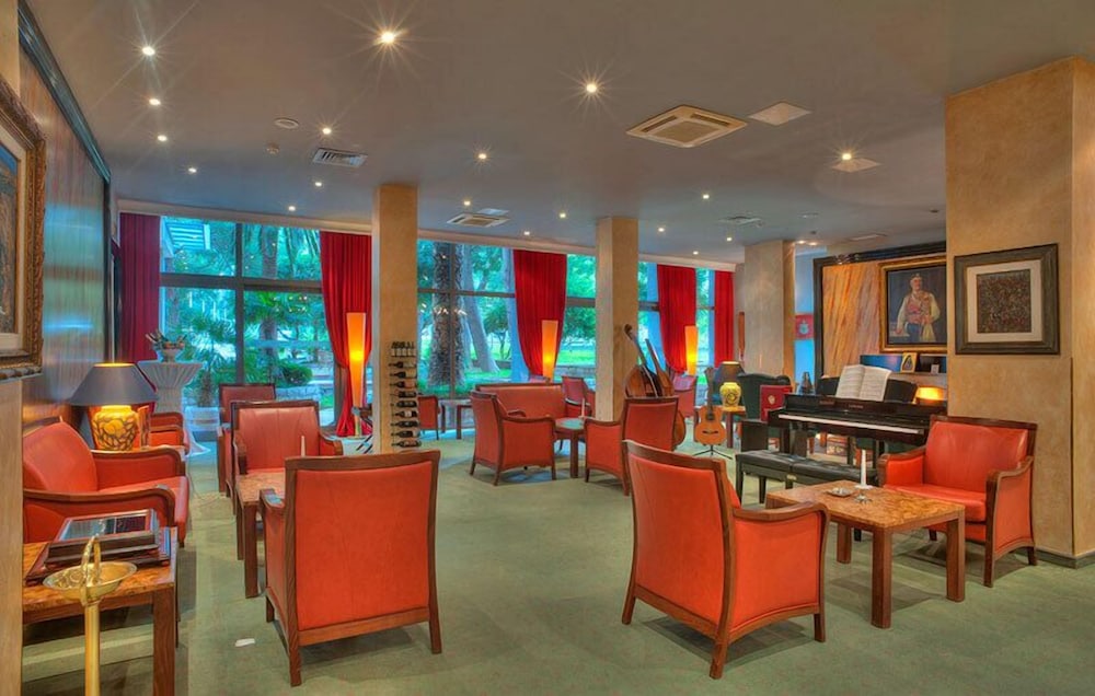 Hotel Rivijera — Restaurant & bars in Petrovac, Budva Municipality