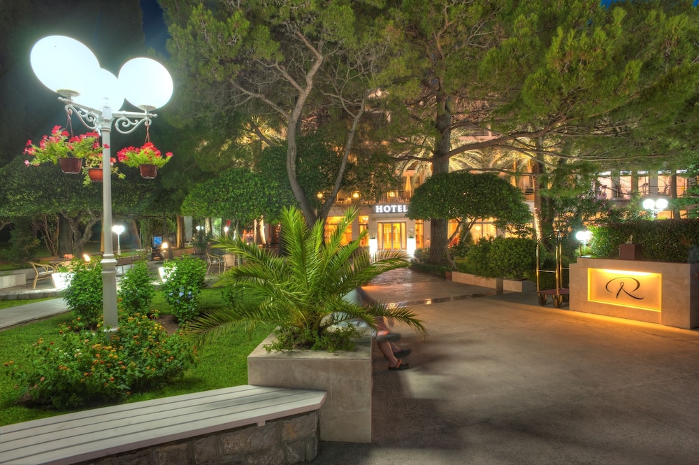Hotel Rivijera — Hotel building in Petrovac, Budva Municipality