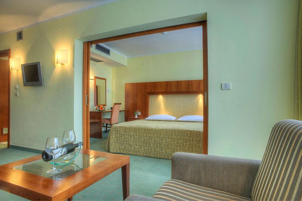 Hotel Rivijera — Hotel rooms in Petrovac, Budva Municipality
