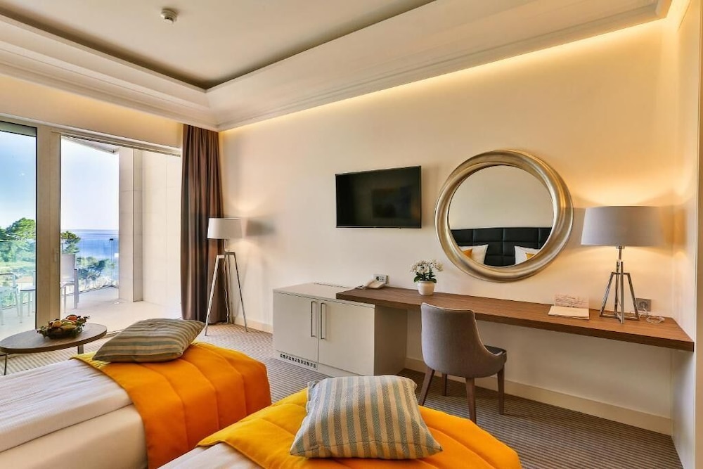 Hotel Rivijera — Hotel rooms in Petrovac, Budva Municipality