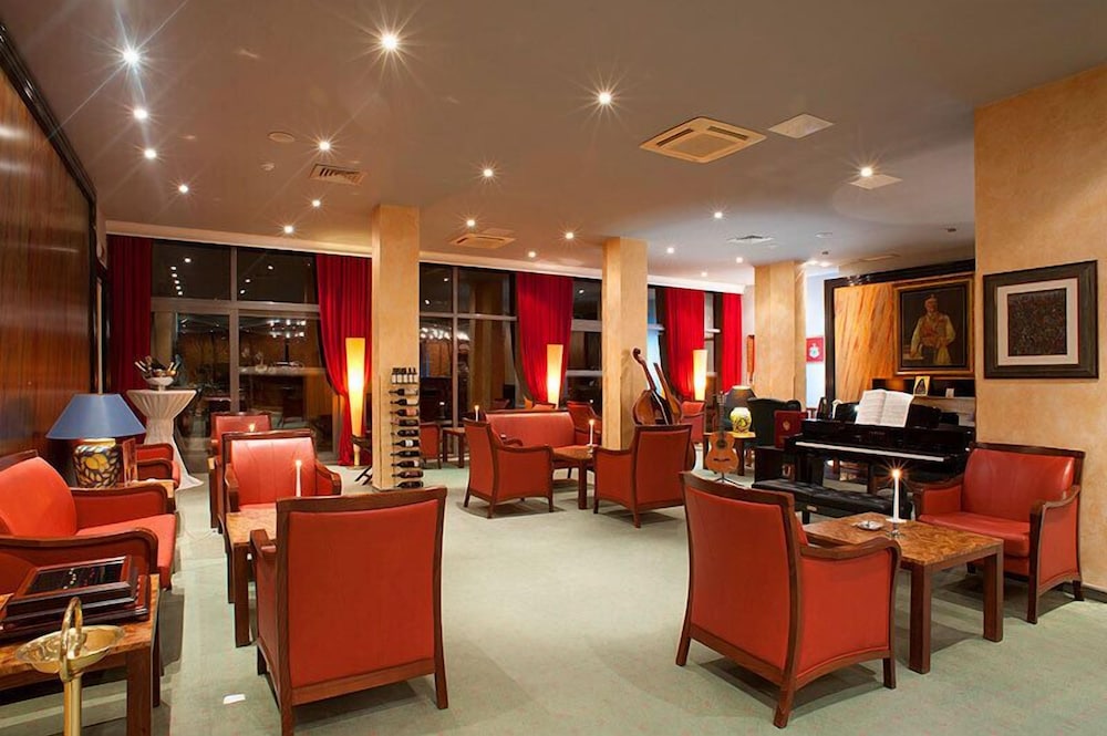 Hotel Rivijera — Restaurant & bars in Petrovac, Budva Municipality