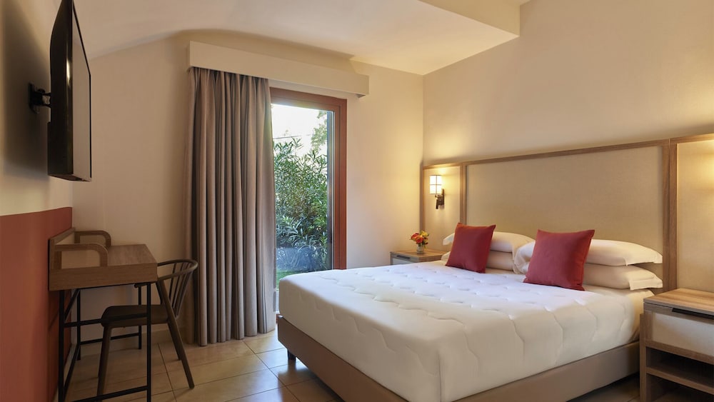 Calaserena Resort — Hotel rooms in Maracalagonis, Sardinia