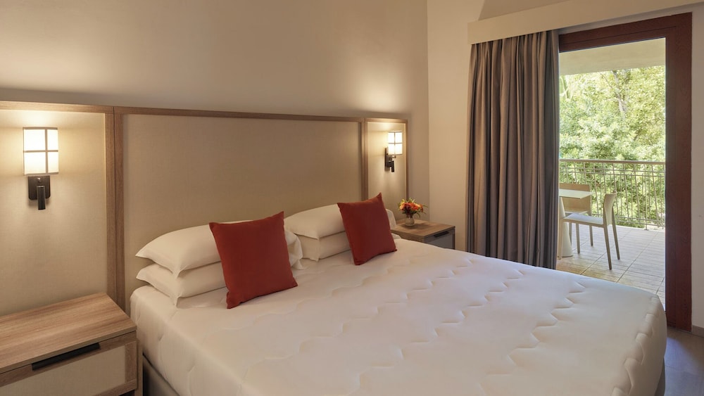 Calaserena Resort — Hotel rooms in Maracalagonis, Sardinia
