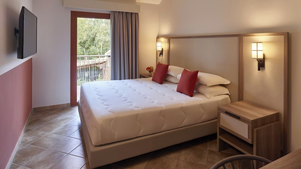 Calaserena Resort — Hotel rooms in Maracalagonis, Sardinia