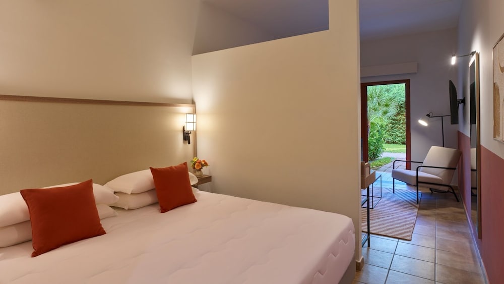 Calaserena Resort — Hotel rooms in Maracalagonis, Sardinia