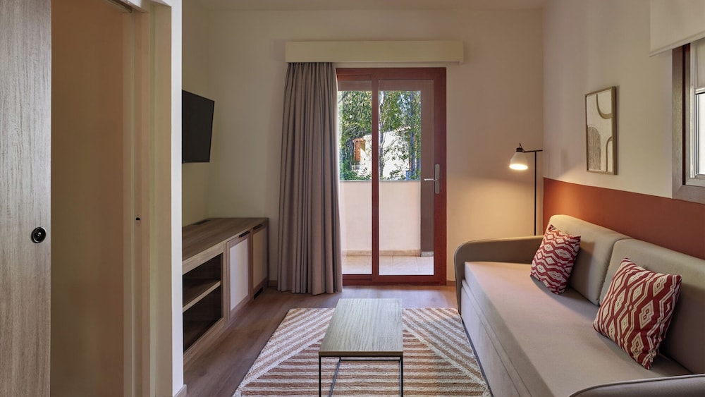 Calaserena Resort — Hotel rooms in Maracalagonis, Sardinia