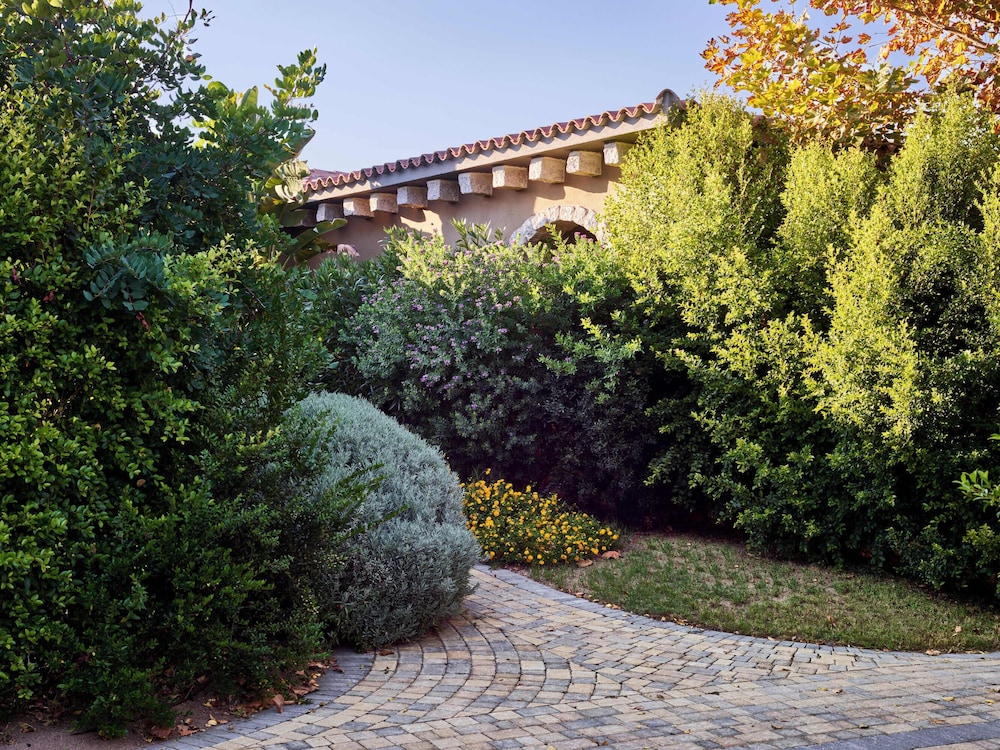 Is Serenas Badesi Resort — Hotel building in Badesi, Sardinia
