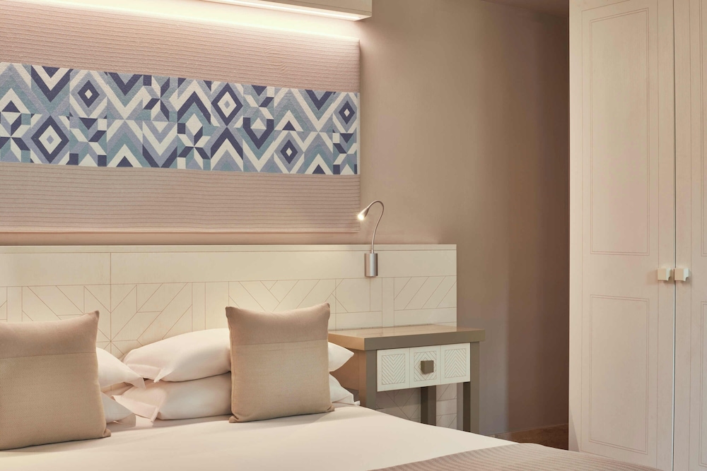Is Serenas Badesi Resort — Hotel rooms in Badesi, Sardinia