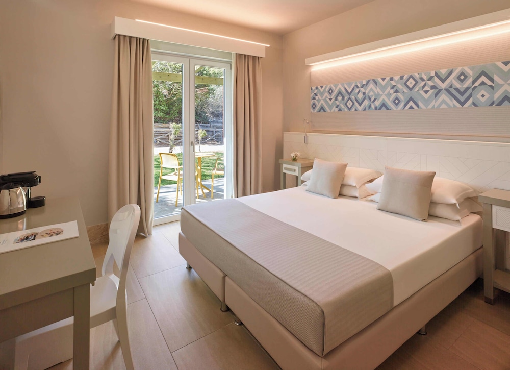 Is Serenas Badesi Resort — Hotel rooms in Badesi, Sardinia