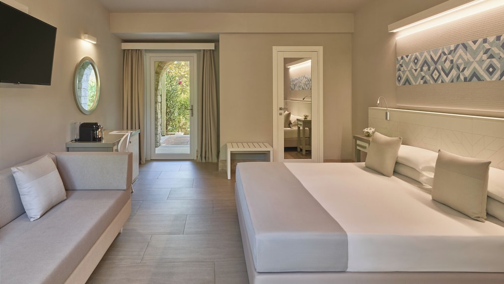 Is Serenas Badesi Resort — Hotel rooms in Badesi, Sardinia