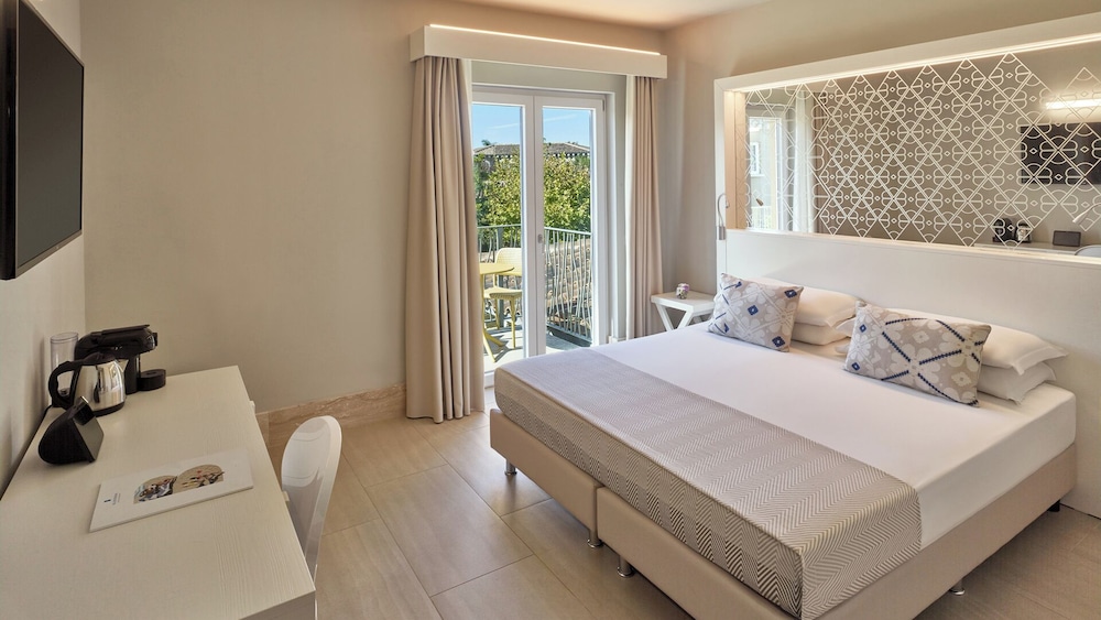 Is Serenas Badesi Resort — Hotel rooms in Badesi, Sardinia