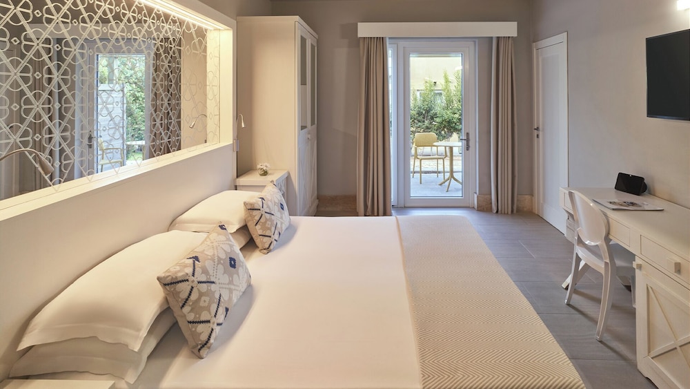 Is Serenas Badesi Resort — Hotel rooms in Badesi, Sardinia