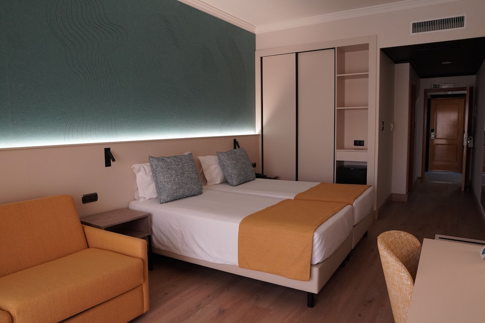 Ukino Palmeiras Village Family Resort - All Inclusive — Hotel rooms in Armação de Pêra, Faro