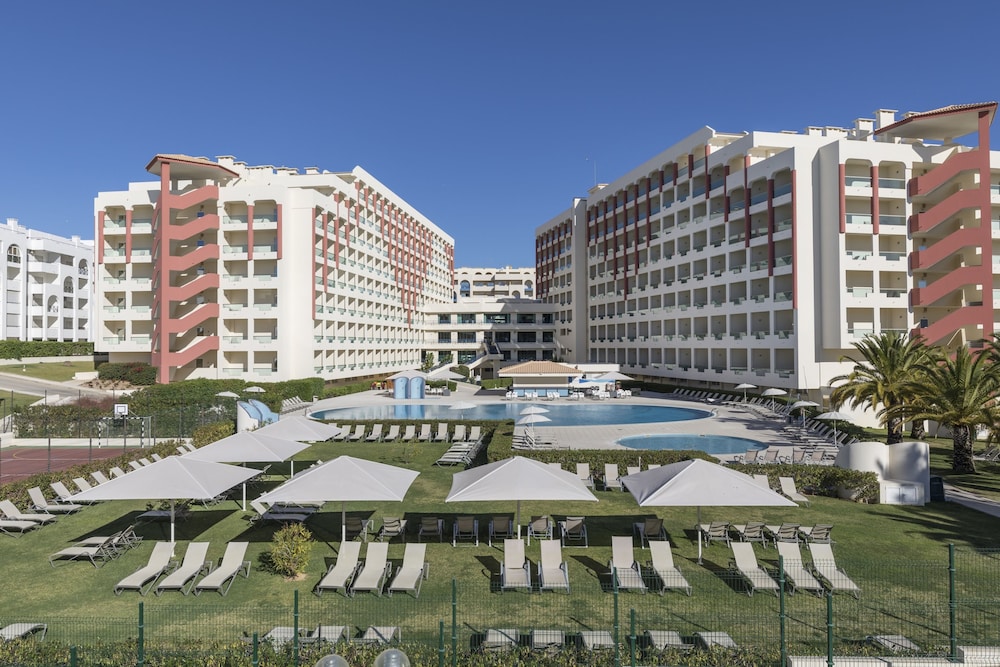 Ukino Palmeiras Village Family Resort - All Inclusive — Hotel building in Armação de Pêra, Faro